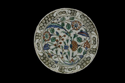 Plat au bouquet tournoyant et pourtour 