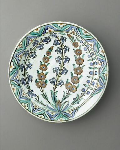 Plat aux jacinthes et aux roses trémières, image 1/4