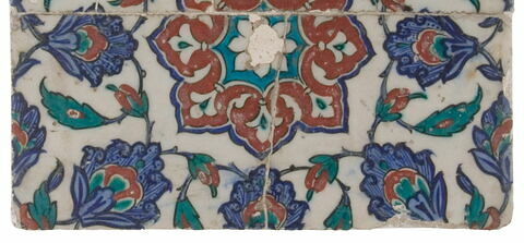 Carreau fragmentaire à motif central étoilé formé de fleurons, image 2/2