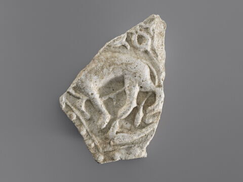 Fragment de décor architectural au félin (?), image 1/2