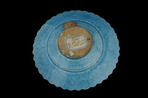 Soucoupe aux fleurs et rochers stylisés, image 3/3