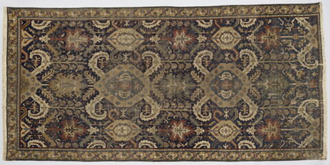 Tapis à rangées de médaillons et paires de feuilles lancéolées dit 
