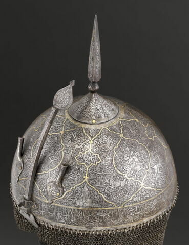 Casque à scènes figurées et réseau d'or, image 3/10