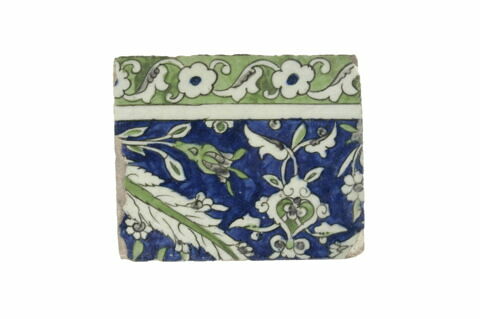 Carreau de bordure d'un panneau aux longues feuilles saz, cernée d'une bordure à fond vert, image 2/2