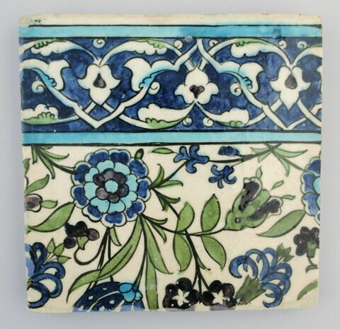 Carreau de bordure d'un panneau à composition florale, image 1/2