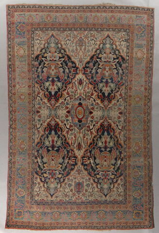 Tapis à médaillons losangés lobés, meublés de motifs floraux