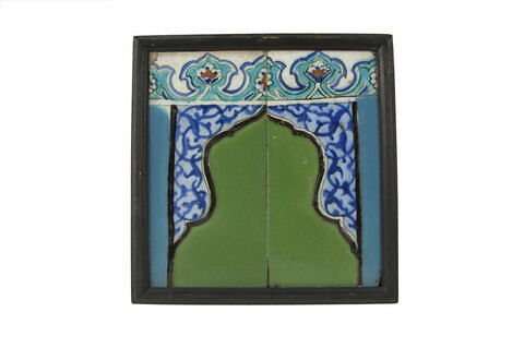 Deux carreaux formant une niche de mihrab à décor de fleurons bifides rumi et bordure de fleurons, image 5/5