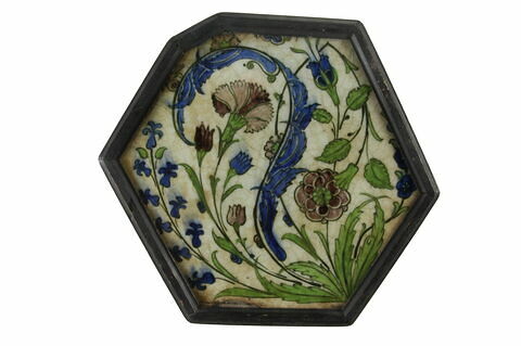 Carreau hexagonal à la touffe de roses, oeillets et jacinthes et à la feuille dentelée hanceri, image 2/2