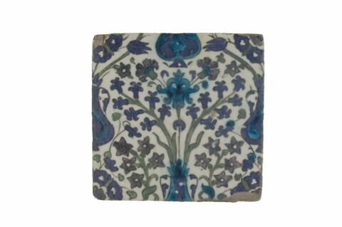 Carreau à la quinconce de vases fleuronnés fleuris aux rhauts de turquoise, image 2/2