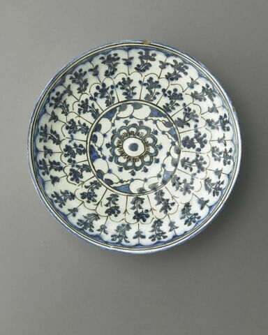 Plat aux registres compartimentés fleuris, image 1/4