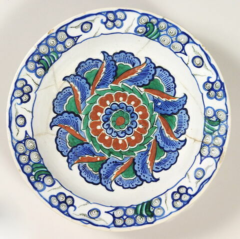 Plat à la rosace, image 1/3