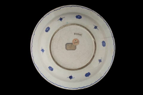 Plat à motifs dit 
