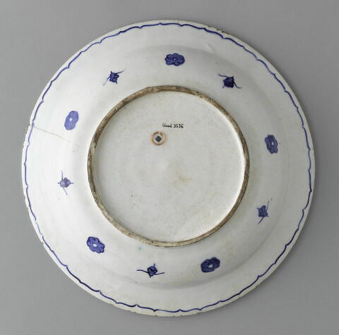 Plat à motifs dit 