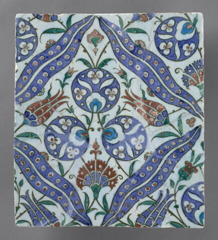 Carreau aux tigrures, triples ocelles, tulipes et oeillet