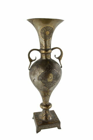 Vase à deux anses à décor de médaillons polylobés fleuris, image 15/15