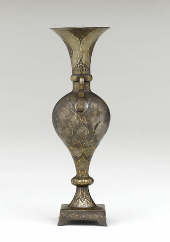 Vase à deux anses à décor de médaillons polylobés fleuris, image 10/15