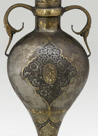 Vase à deux anses à décor de médaillons polylobés fleuris, image 13/15