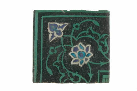 Coin de bordure au lotus et au feuillage fleuron formant une palmette, image 3/3