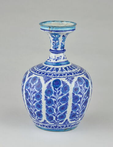 Vase, image 2/5