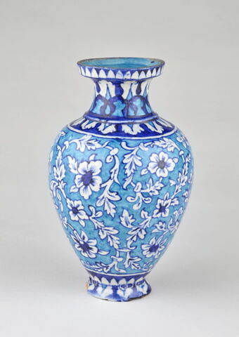Vase, image 2/5