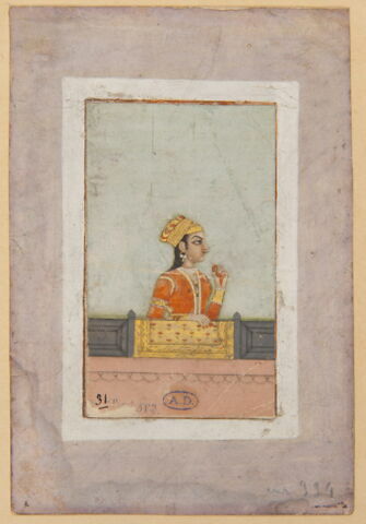 Femme à mi-corps, image 2/2