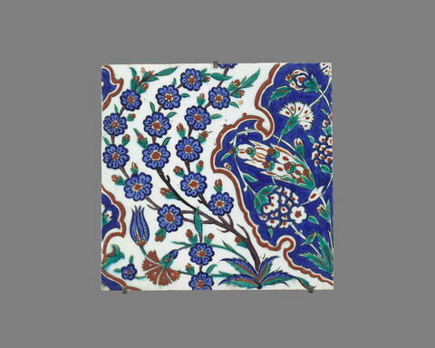 Carreau à décor de mandorles et de prunier, image 1/2