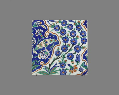 Carreau à décor de mandorles et de prunier, image 1/2