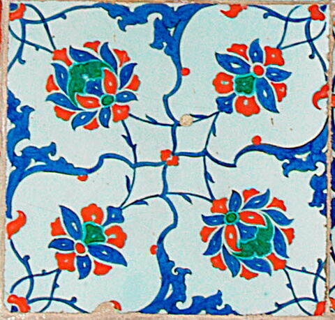 Carreau à décor de fleurons et de fleurs épanouies, image 1/1