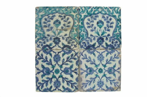 Carreau à niches fleuries de jacinthes et écoinçons à fleurons bifides rumi, image 2/2