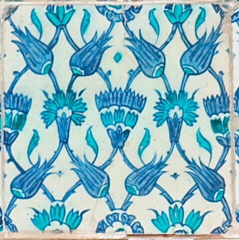 Carreau concourant à un décor de cinq niches fleuries, image 1/1