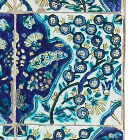 Carreau aux médaillons polylobés fleuris sur fond de branches ondulantes de prunus, image 1/1