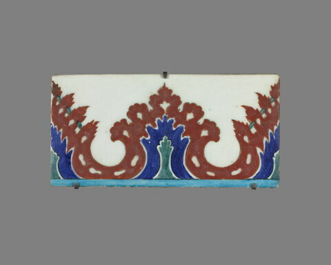 Carreau de bordure aux lambrequins feuillus, image 1/2