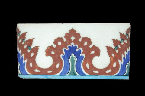 Carreau de bordure aux lambrequins feuillus, image 2/2