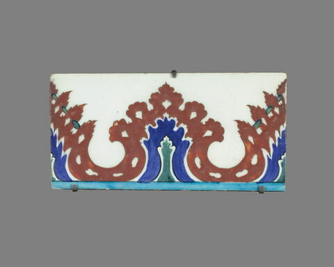 Carreau de bordure aux lambrequins feuillus, image 1/2