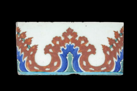 Carreau de bordure aux lambrequins feuillus, image 1/1