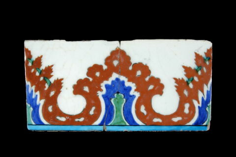 Carreau de bordure aux lambrequins feuillus, image 1/1