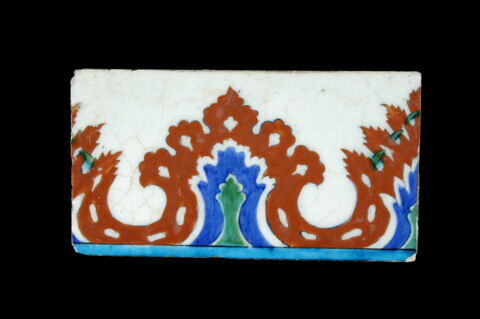 Carreau de bordure aux lambrequins feuillus, image 1/1