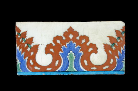 Carreau de bordure aux lambrequins feuillus, image 2/2