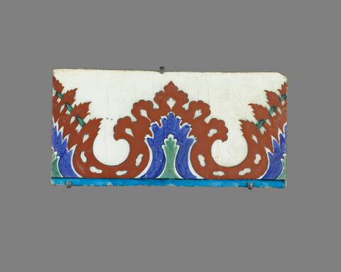 Carreau de bordure aux lambrequins feuillus, image 1/2