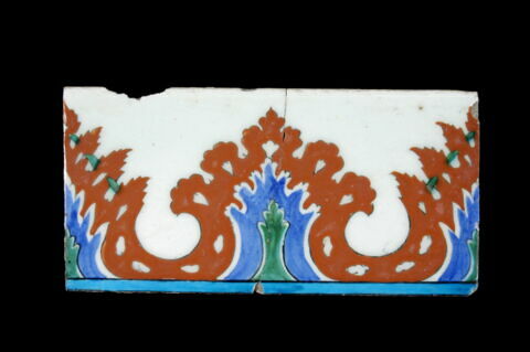 Carreau de bordure aux lambrequins feuillus, image 1/1