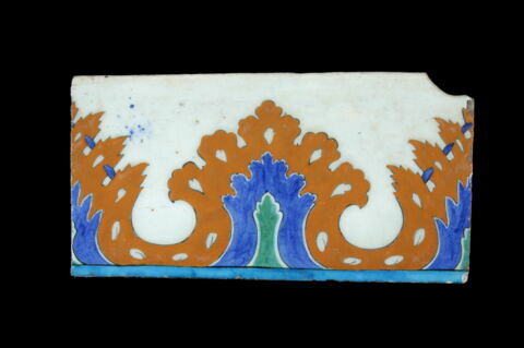 Carreau de bordure aux lambrequins feuillus, image 1/1