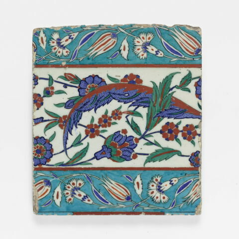 Carreau de frise aux motifs saz et quatre-fleurs entre deux bandes turquoise, image 1/3