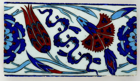 Carreau de bordure au rinceau de rosaces, oeillets, tulipes et nuages tchi, image 2/3