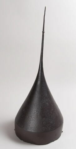 Casque à longue pointe, image 1/1