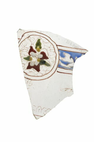 Fragment d'objet en verre, image 1/1