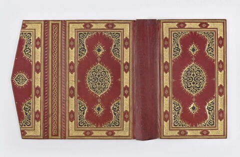 Reliure à rabat à médaillon à appendices et décor de tchis, de fleurettes et de rinceaux, image 5/11
