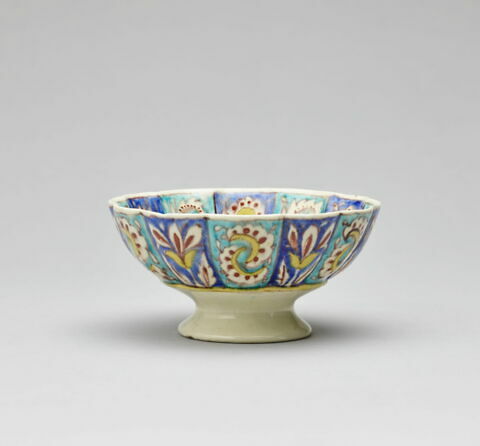 Coupe côtelée sur pied, image 1/6