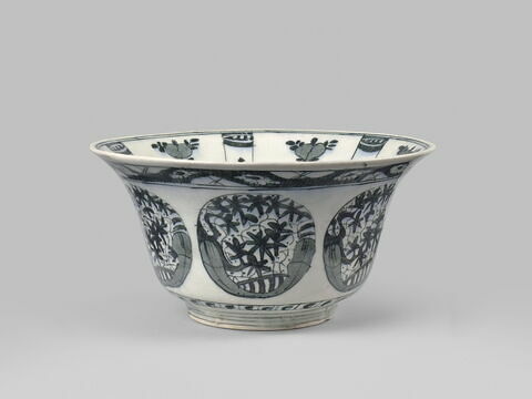 Coupe à décor sinisant, image 2/6