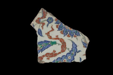 Fragment de carreau à palmette feuillue, nuages tchi et feuilles dentelées fleuries, image 1/1