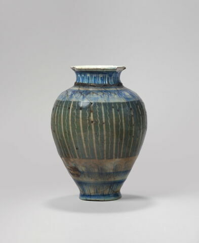Vase, image 2/2